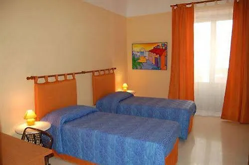 Sunflower Nocleg ze śniadaniem 3*